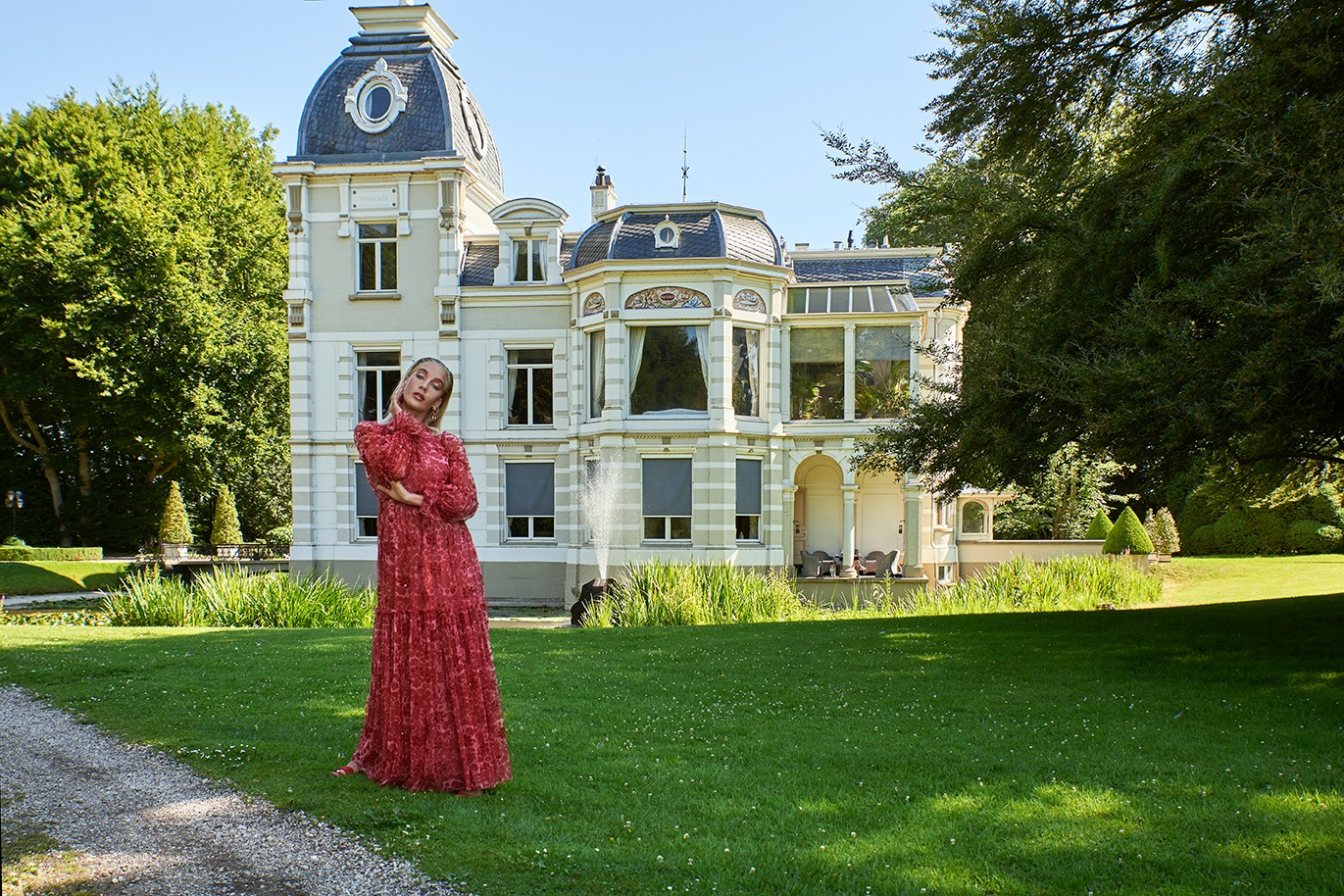 Beau Monde fashion shoot featuring models Marleen Bastiaannet and Doete de Vries, Studio Taupe