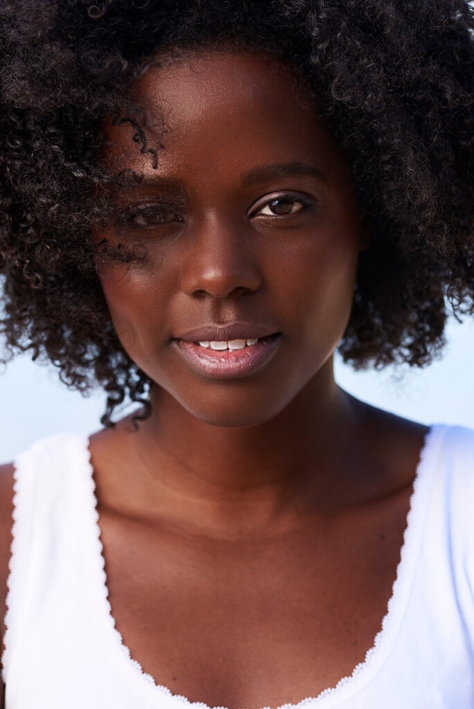 One Face palette beauty photography on the beach, Studio Taupe