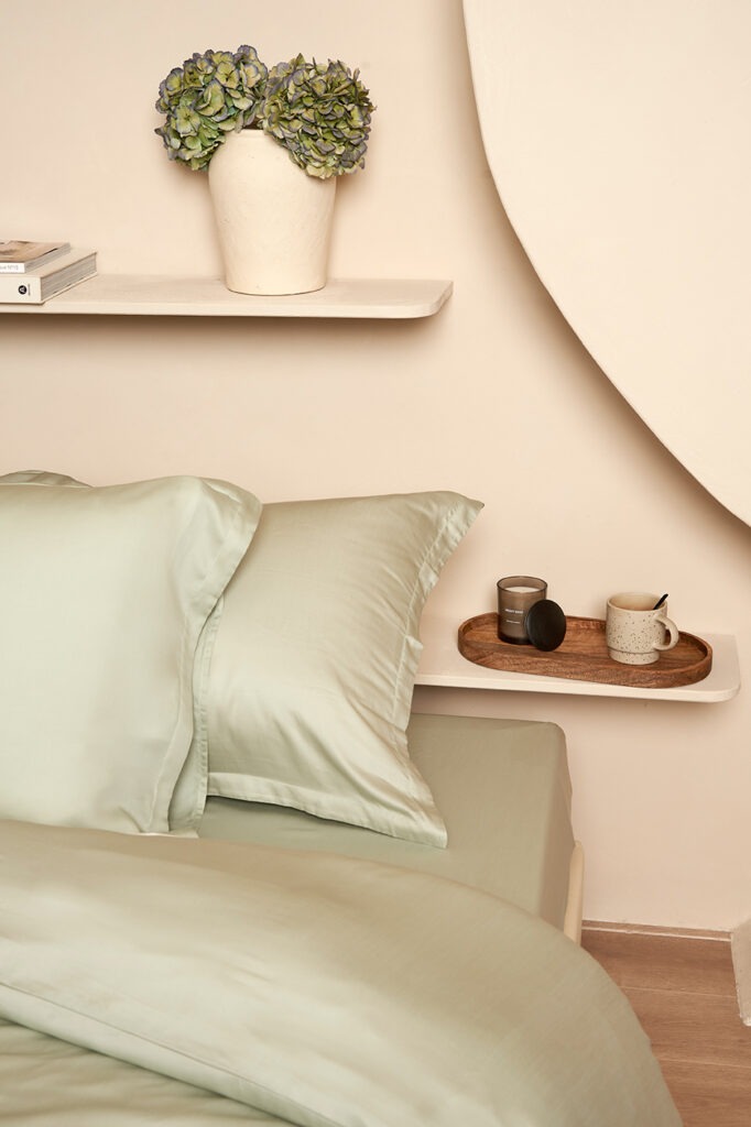CocoCici bedding photography, green set with vase, Studio Taupe February 2023
